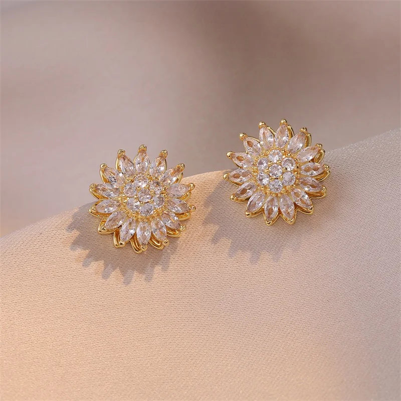 Fashionable and Exquisite Daisy Flower Rotatable Necklace Sunflower Ring Opening Decompression Stainless Steel Jewelry